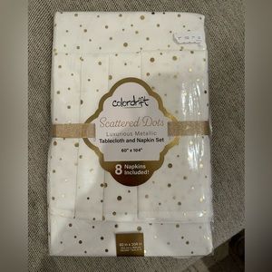NWT Colordrift scattered dots tablecloth and napkin set
